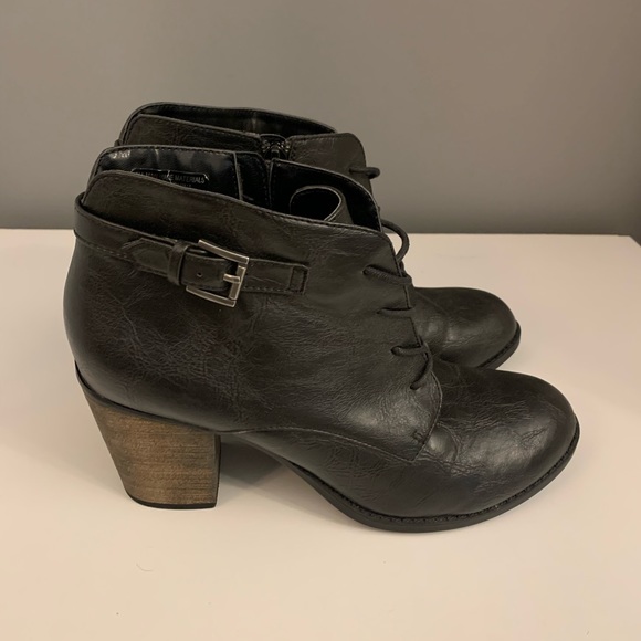 Crown vintage heel bootie